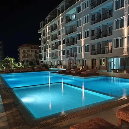 Apartmán J'adore Secret Garden Pool View *